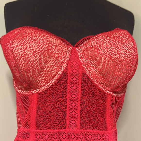 Nwot Victoria’s Secret red lace corset thigh high attachments 36 D❣️ - Picture 5 of 9